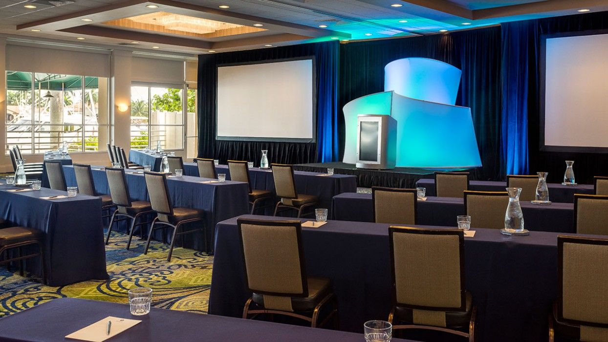 Pier Sixty-Six Otel Fort Lauderdale Dış mekan fotoğraf A meeting room at the Hilton San Diego Bayfront