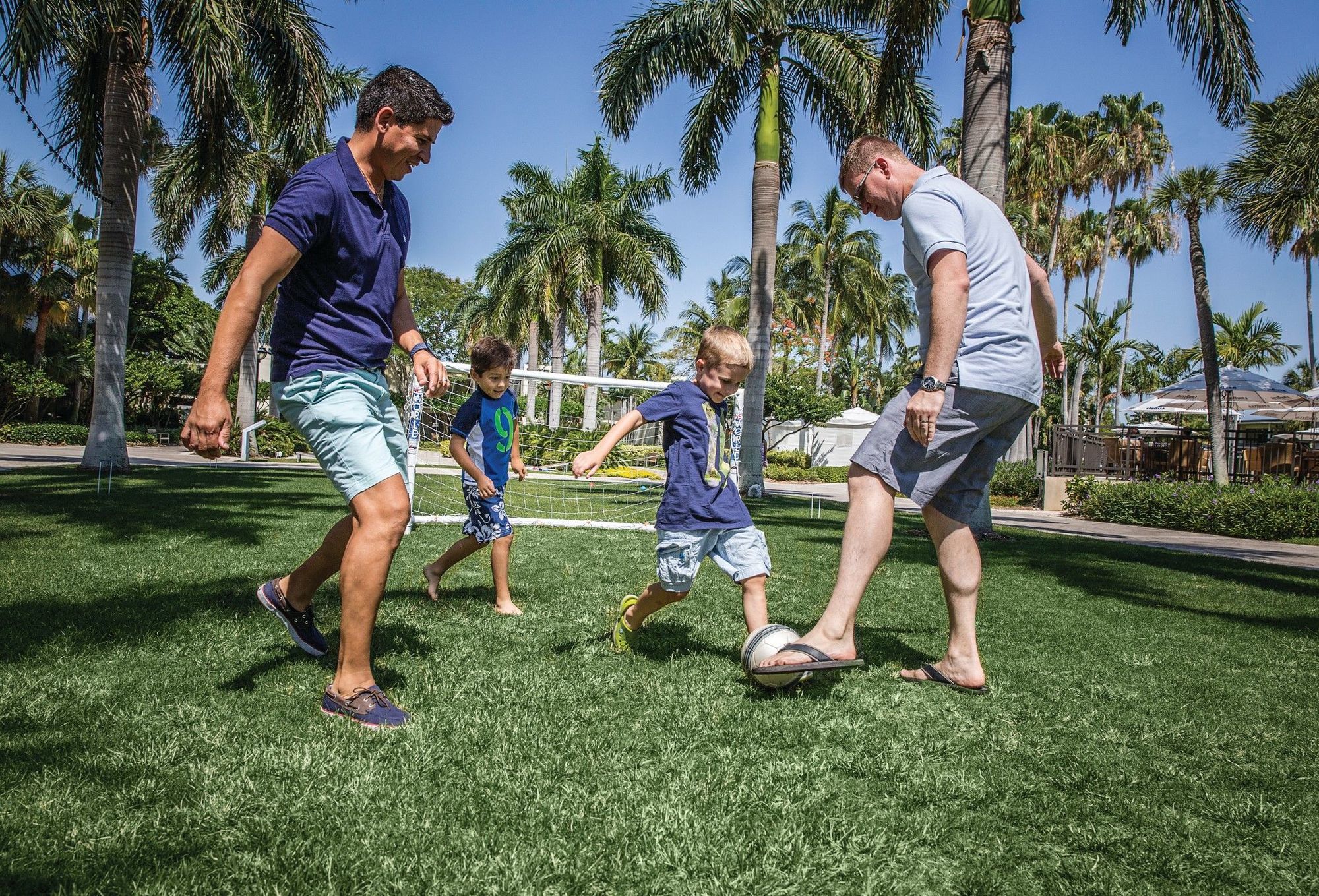 Pier Sixty-Six Otel Fort Lauderdale Dış mekan fotoğraf Families playing football at the resort